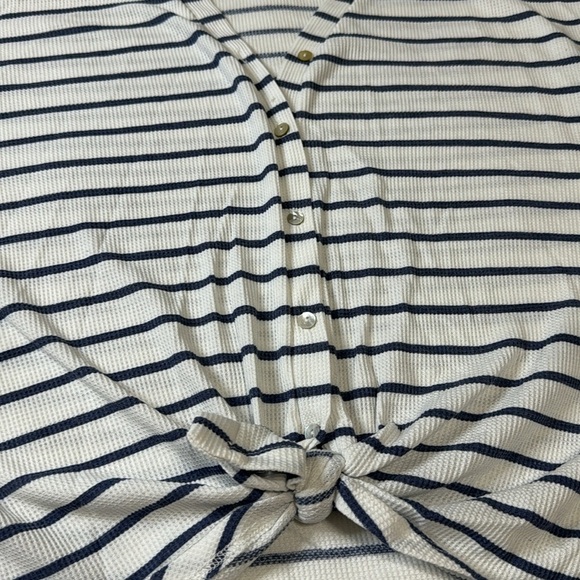 Bobeau White & Navy‎ Striped Top - Picture 4 of 5